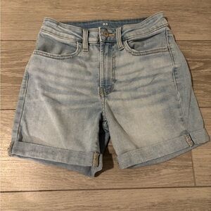 Old Navy shorts - classic denim. EUC.